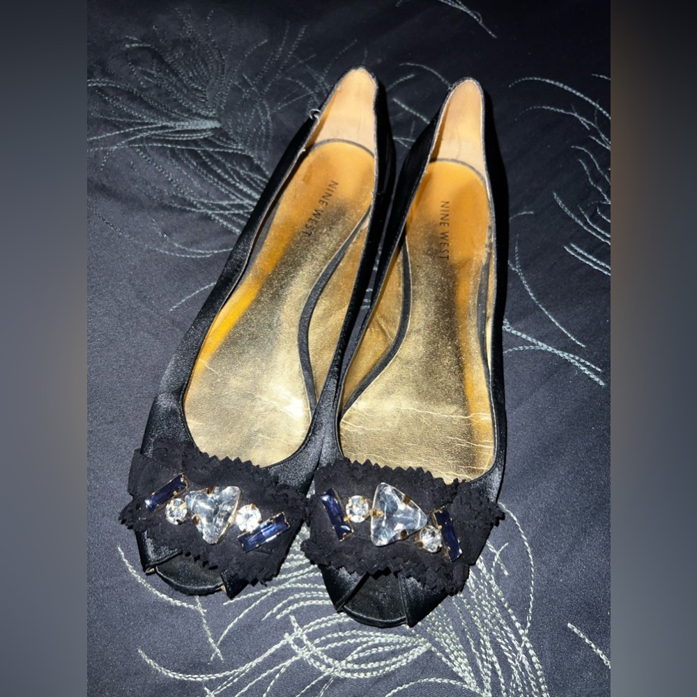 💕 nine West Open Toe Jeweled Black Satin Fabric Flats Size 8.5